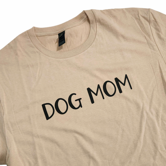 Dog Mom T-shirt (sand)